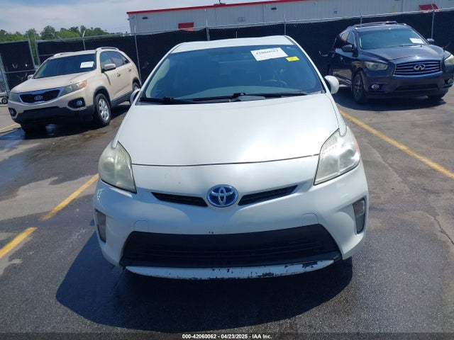 JTDKN3DU5F1876137 Toyota Prius Three