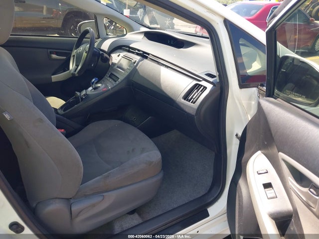 JTDKN3DU5F1876137 Toyota Prius Three