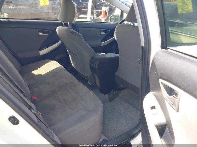 JTDKN3DU5F1876137 Toyota Prius Three