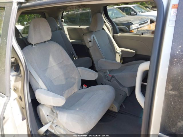 5TDKK3DCXFS552524 Toyota Sienna Le 8 Passenger
