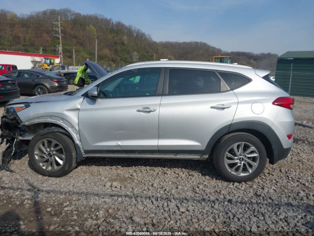 KM8J3CA40HU385333 Hyundai Tucson Se Plus
