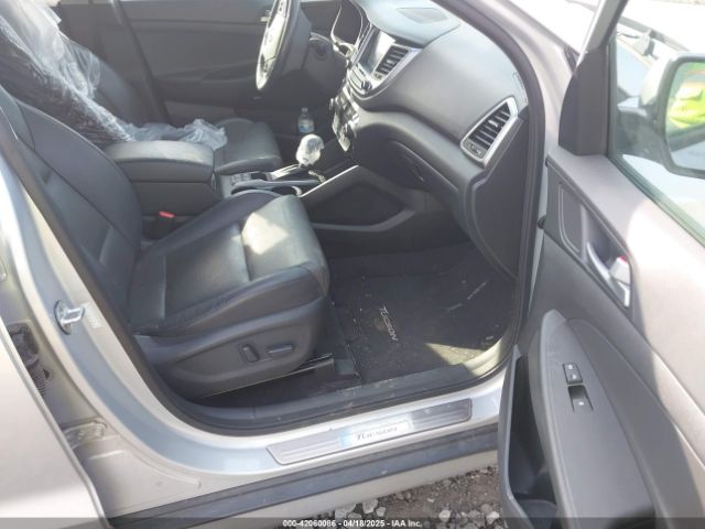 KM8J3CA40HU385333 Hyundai Tucson Se Plus