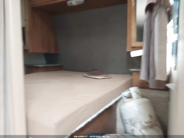 Keystone keystone 2015 4YDT24020FG104744 Image 8