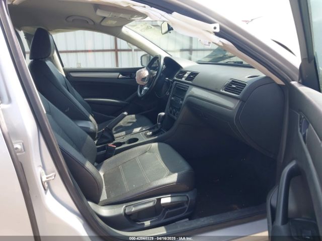 1VWAT7A3XFC015946 Volkswagen Passat 1.8t Wolfsburg Edition