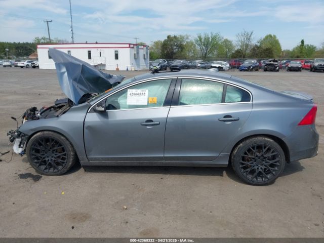 YV126MFP6G2397628 Volvo S60 T5 R-design Special Edition