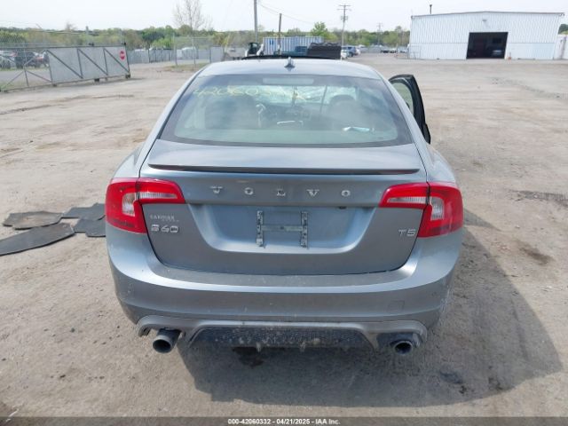 YV126MFP6G2397628 Volvo S60 T5 R-design Special Edition