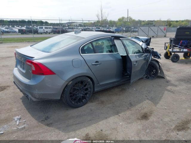 YV126MFP6G2397628 Volvo S60 T5 R-design Special Edition