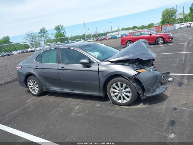 4T1B11HK0JU589901 Toyota CAMRY LE
