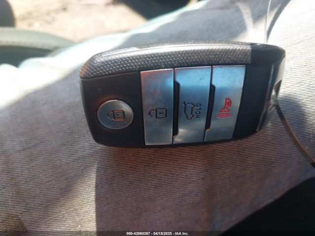 5XYPG4A58LG695161 KIA Sorento 3.3l S