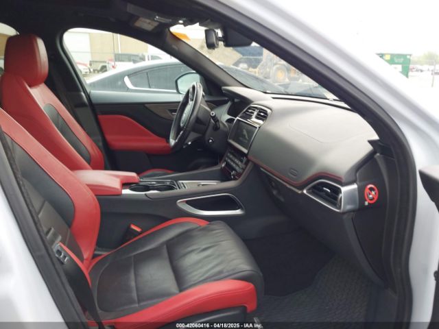 2017 JAGUAR F-PACE SADCM2BV4HA882760 Photo 4