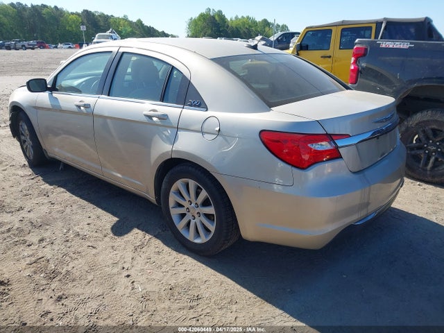Chrysler 200 Touring 2014 1C3CCBBB7EN117992 Image 3