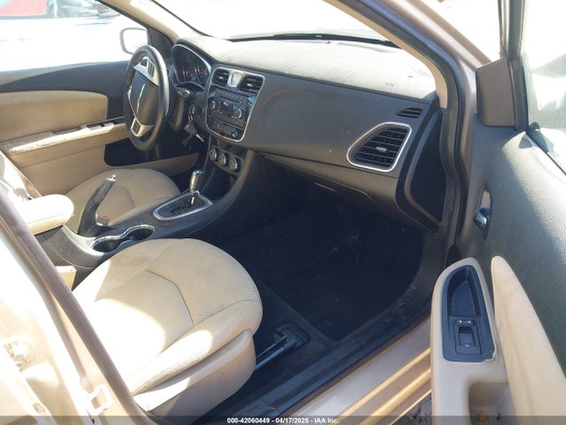 Chrysler 200 Touring 2014 1C3CCBBB7EN117992 Image 5