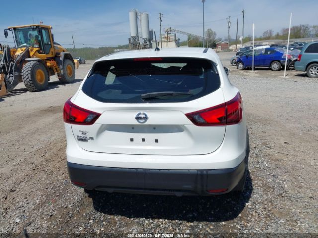 JN1BJ1CP4HW016685 Nissan Rogue Sport S