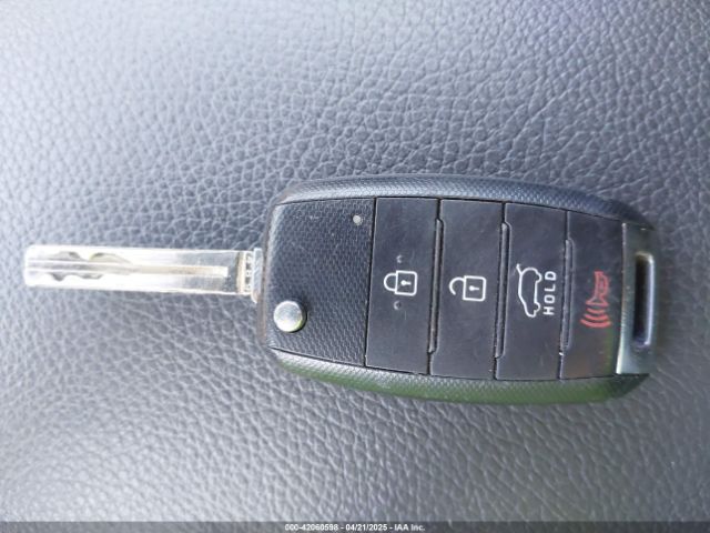 5XYKTDA70FG604220 KIA Sorento Lx V6