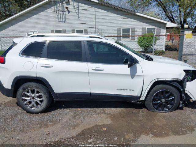 1C4PJLCS3FW670254 Jeep Cherokee Latitude