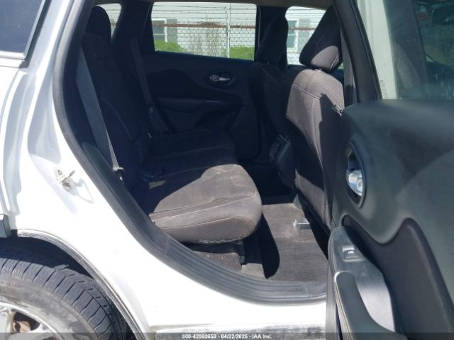 1C4PJLCS3FW670254 Jeep Cherokee Latitude