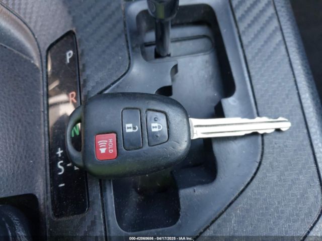JTMBFREV0FD174829 Toyota RAV4 LE