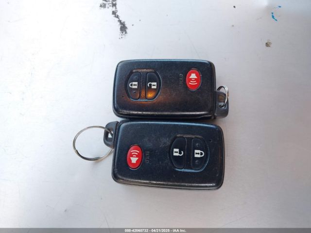 JTDZN3EUXE3315433 Toyota Prius V Three