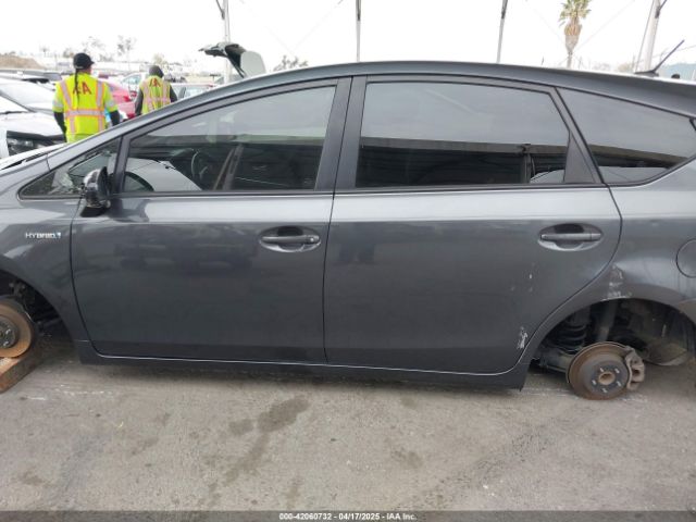 JTDZN3EUXE3315433 Toyota Prius V Three
