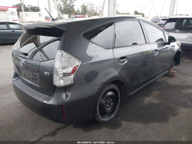 JTDZN3EUXE3315433 Toyota Prius V Three