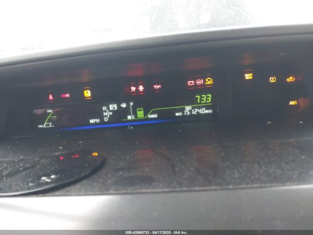 JTDZN3EUXE3315433 Toyota Prius V Three