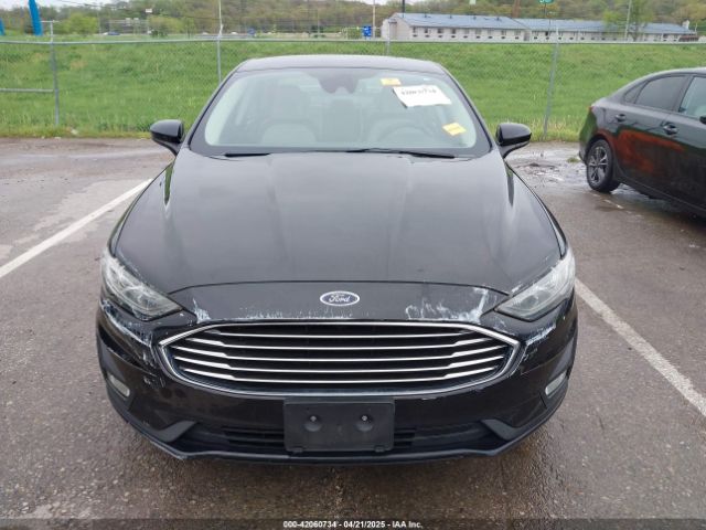 3FA6P0HD8KR250818 Ford FUSION SE