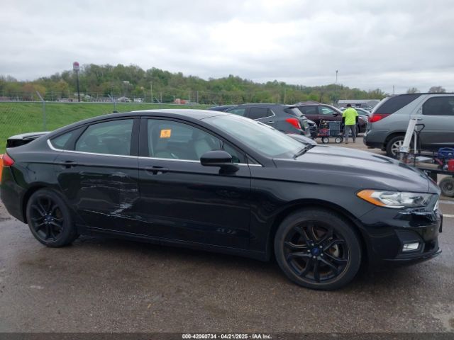 3FA6P0HD8KR250818 Ford FUSION SE
