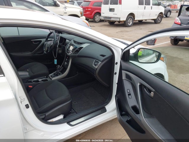 5NPDH4AE6FH555767 Hyundai ELANTRA SE