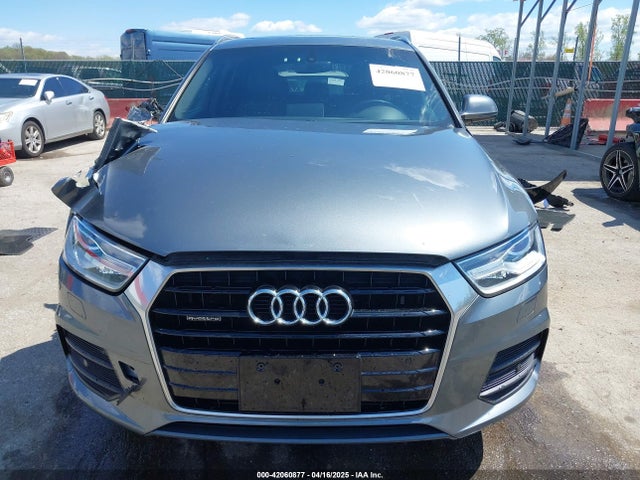 WA1JCCFS5HR003127 Audi Q3 2.0t Premium