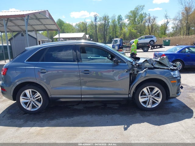 WA1JCCFS5HR003127 Audi Q3 2.0t Premium