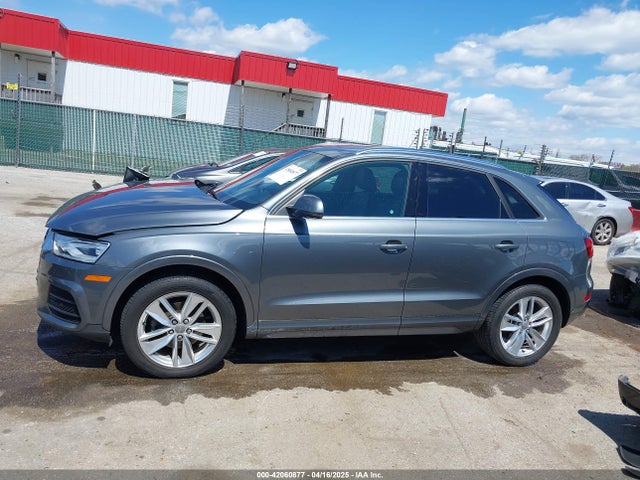 WA1JCCFS5HR003127 Audi Q3 2.0t Premium