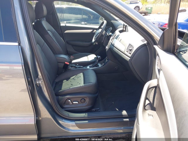 WA1JCCFS5HR003127 Audi Q3 2.0t Premium
