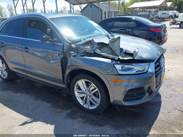 WA1JCCFS5HR003127 Audi Q3 2.0t Premium