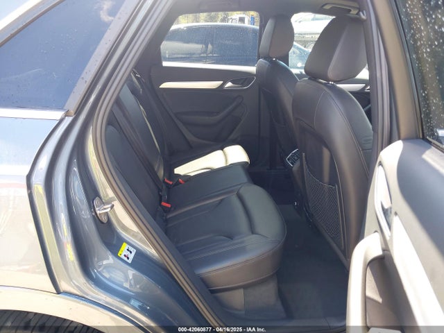 WA1JCCFS5HR003127 Audi Q3 2.0t Premium
