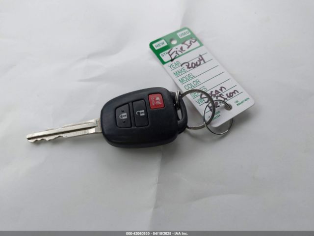 JTMWFREV3FD051415 Toyota Rav4 Xle