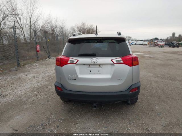 JTMWFREV3FD051415 Toyota Rav4 Xle