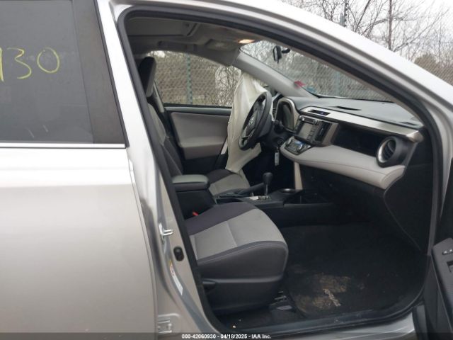 JTMWFREV3FD051415 Toyota Rav4 Xle