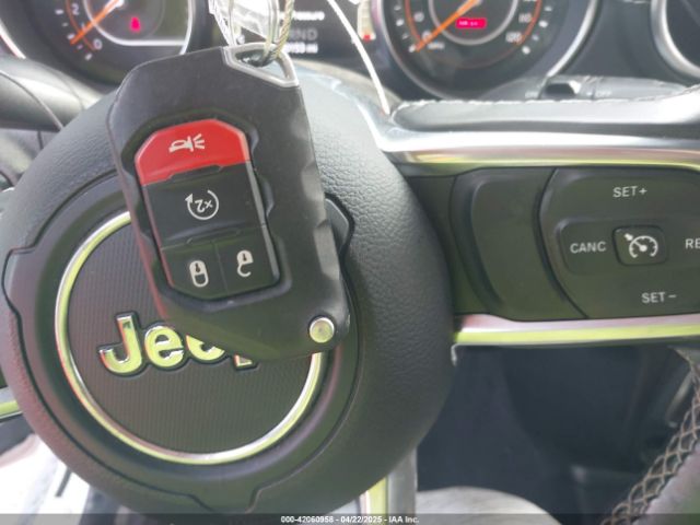 1C4HJXEG4JW319754 Jeep Wrangler Unlimited Sahara 4x4