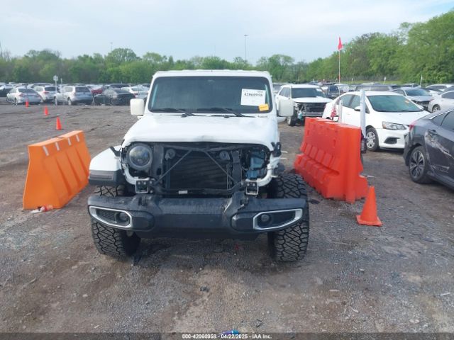 1C4HJXEG4JW319754 Jeep Wrangler Unlimited Sahara 4x4