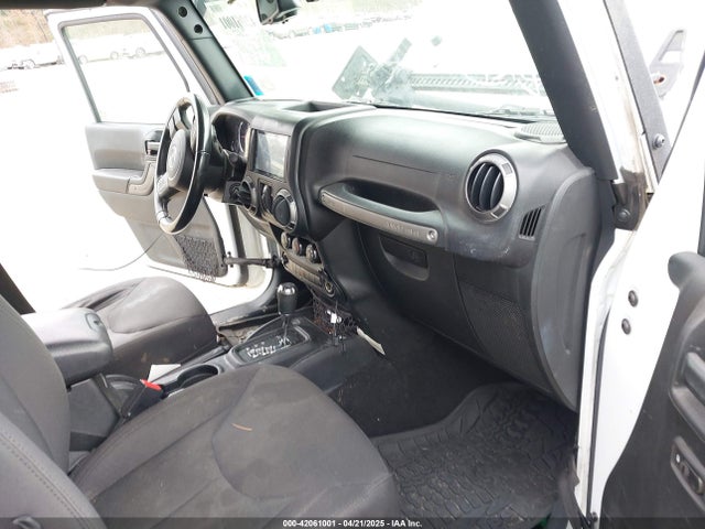 1C4BJWDG9HL671323 Jeep Wrangler Unlimited Sport 4x4