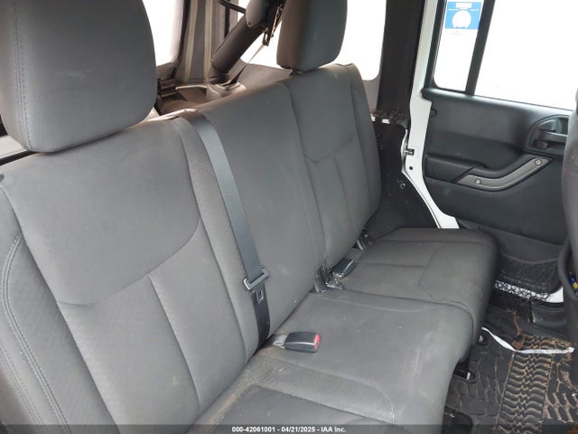 1C4BJWDG9HL671323 Jeep Wrangler Unlimited Sport 4x4