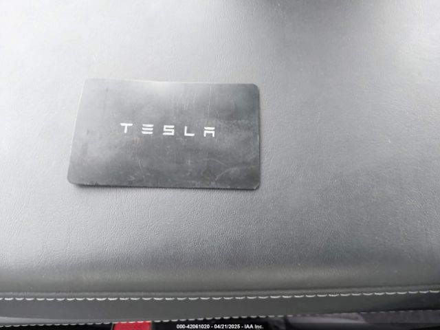 7SAYGDED5RF093696 Tesla Model Y