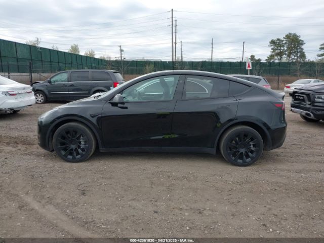 7SAYGDED5RF093696 Tesla Model Y