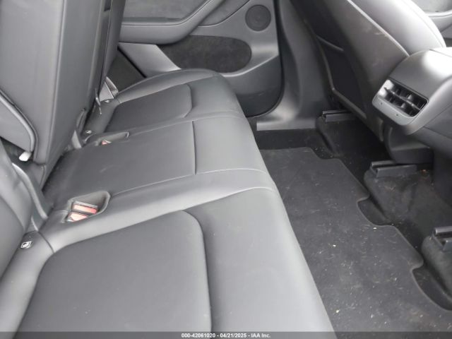 7SAYGDED5RF093696 Tesla Model Y