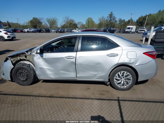 2T1BURHE6KC134196 Toyota COROLLA LE