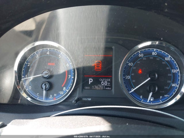 2T1BURHE6KC134196 Toyota COROLLA LE