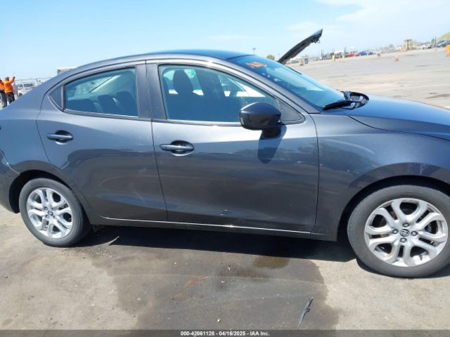 3MYDLBYV7JY330389 Toyota YARIS IA