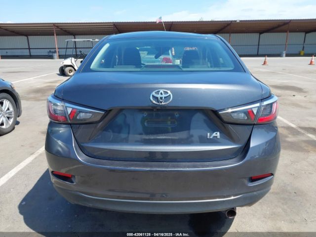 3MYDLBYV7JY330389 Toyota YARIS IA
