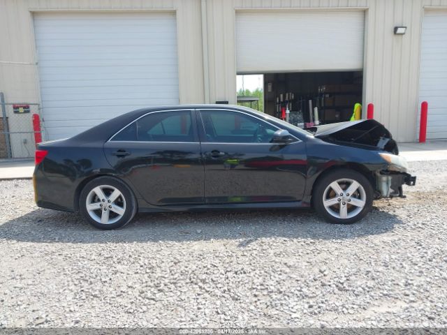 4T1BF1FK1EU424661 Toyota CAMRY SE
