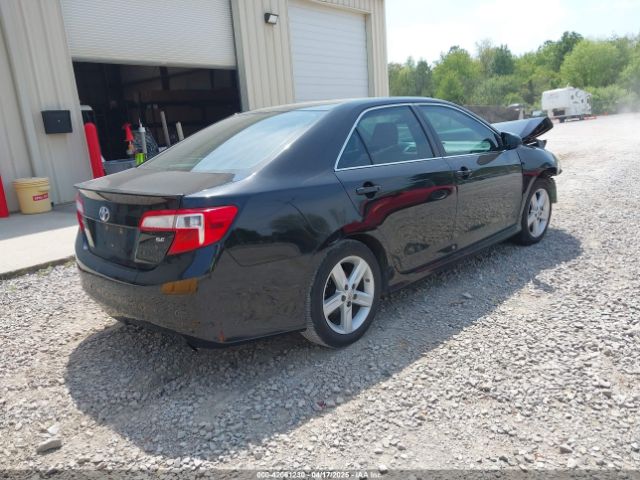 4T1BF1FK1EU424661 Toyota CAMRY SE